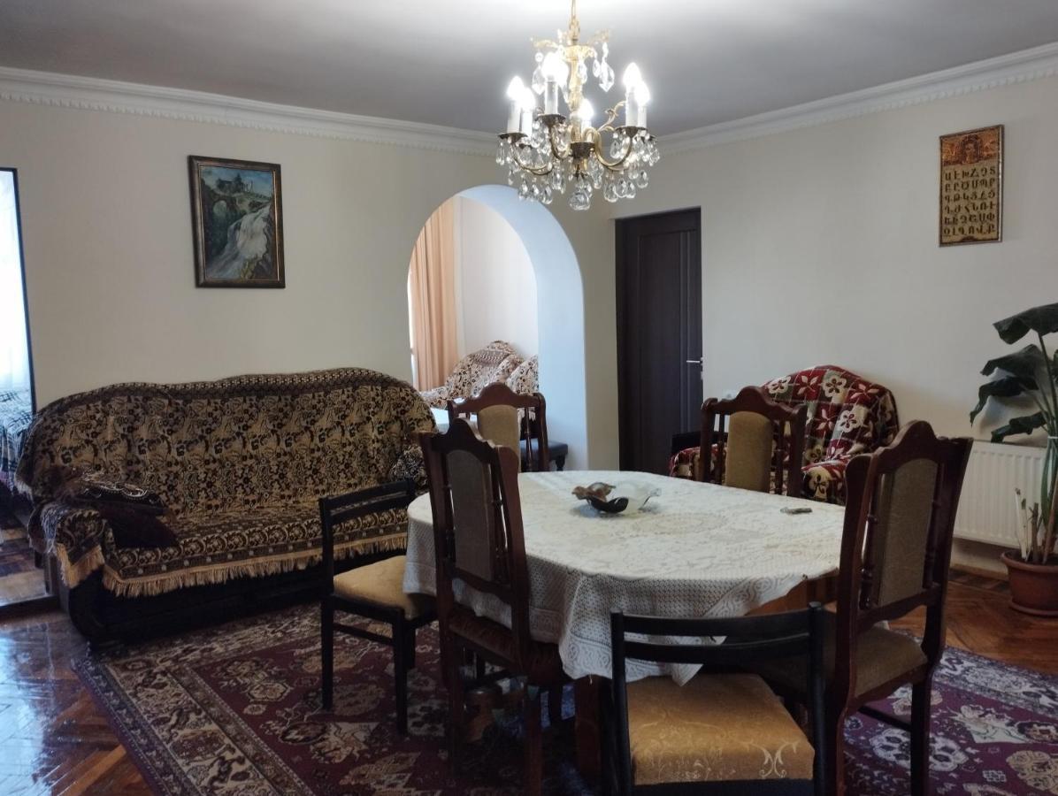 Апартаменты Tsovella House Джермук Экстерьер фото